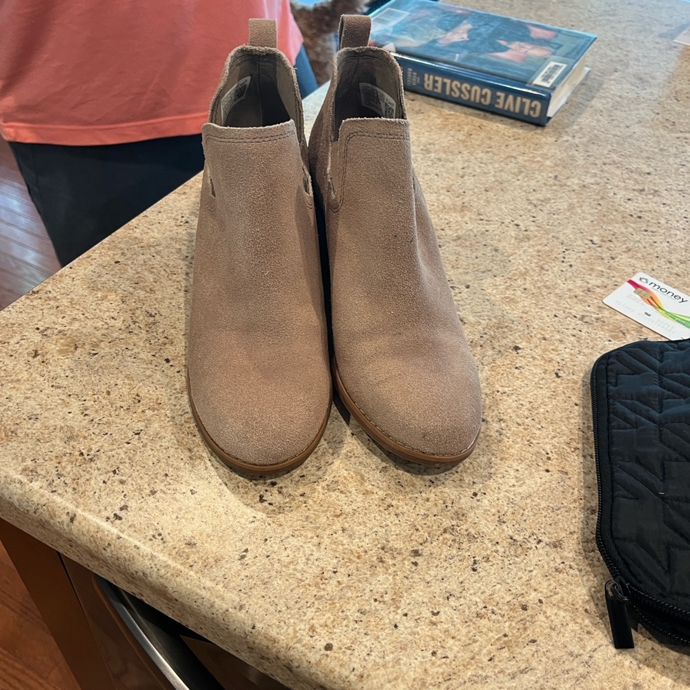 Toms Women's Suede Ankle Booties - Tan